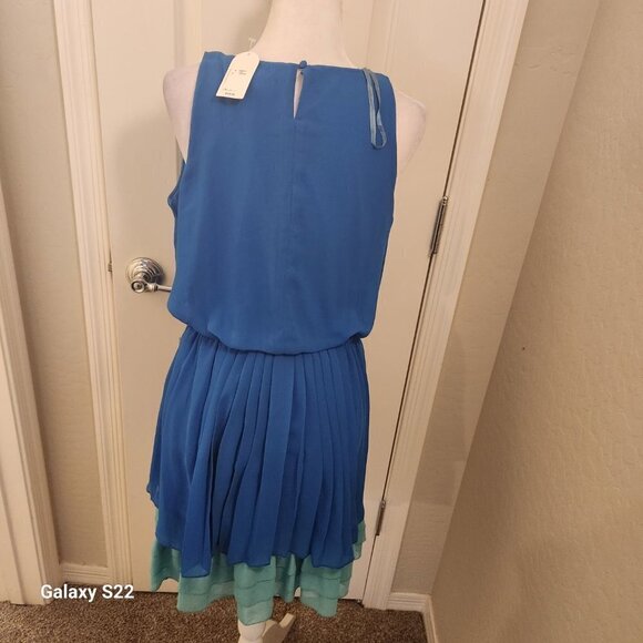 Jessica Simpson Pleated Dress. NWT. Size Medium - Picture 8 of 13